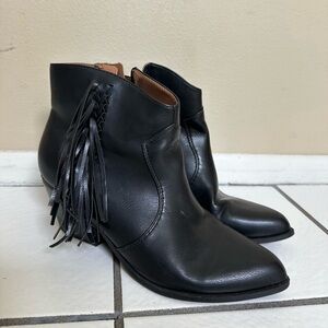 8.5 Women’s Western Fringe Booties